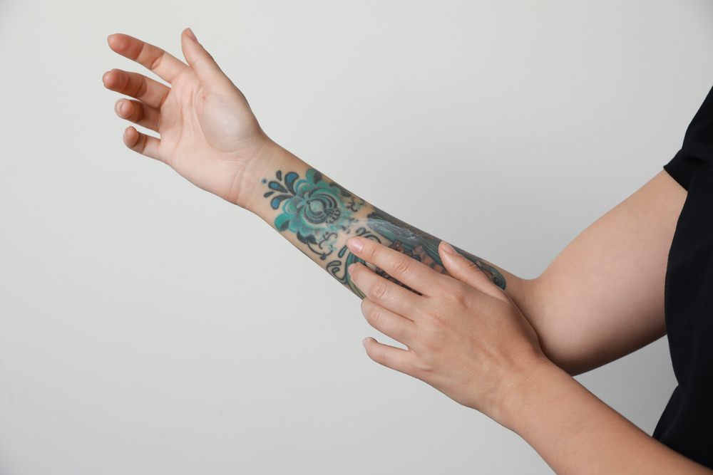 What Are The Stages Of A Healing Tattoo? | Oracle Tattoo