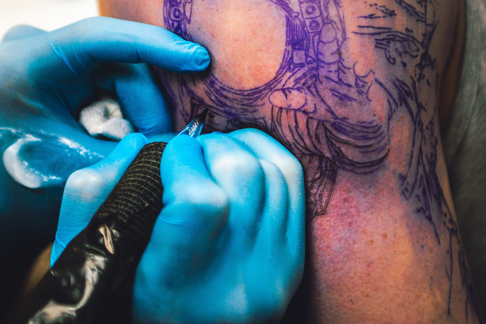 Tattoo artist offers free tattoos to people with self-harm scars | Mashable